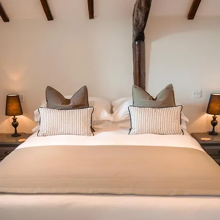 Feriehus Riverside And *