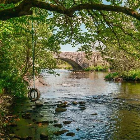 Riverside And Prázdninový dům *