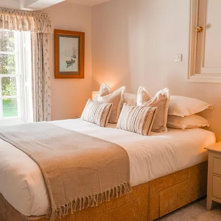 Riverside And Prázdninový dům *